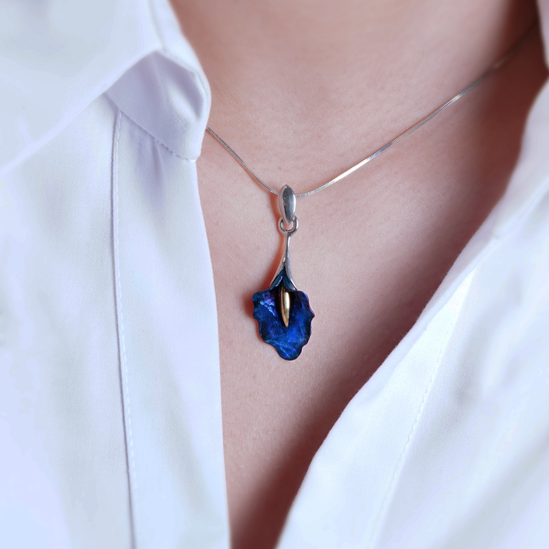 Wavy Calla Pendant - Blue