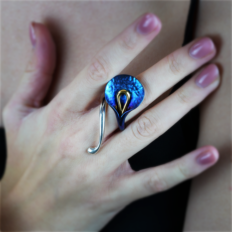 Rainy Calla Ring - Blue