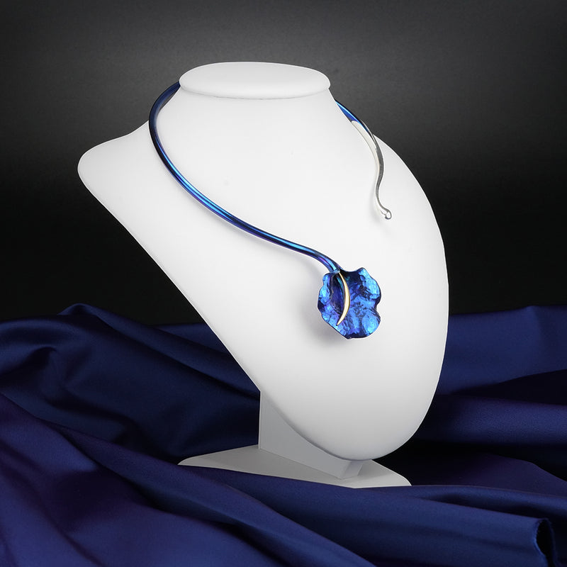 Curly Calla Necklace - Blue