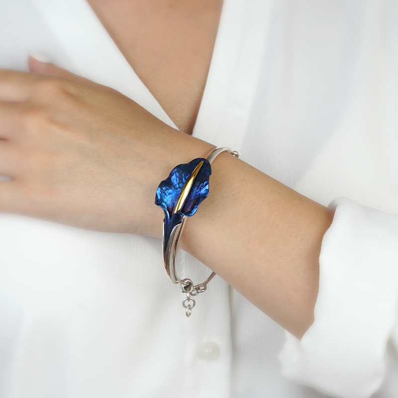 Wavy Calla Bracelet - Blue