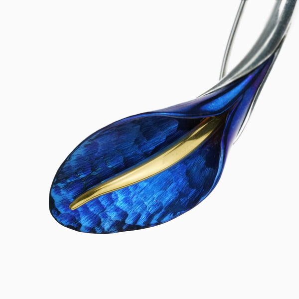 Majesty Calla Brooch - Blue