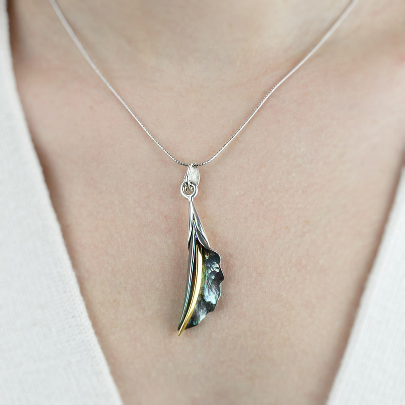 Mystery Calla Pendant - Green