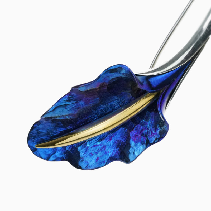 Wavy Calla Brooch - Blue